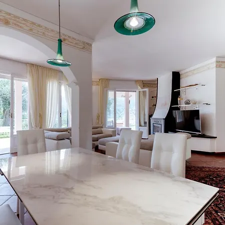 Bouganville - Swimming Pool, Gym & Sauna Βίλα Castellaro (Liguria)